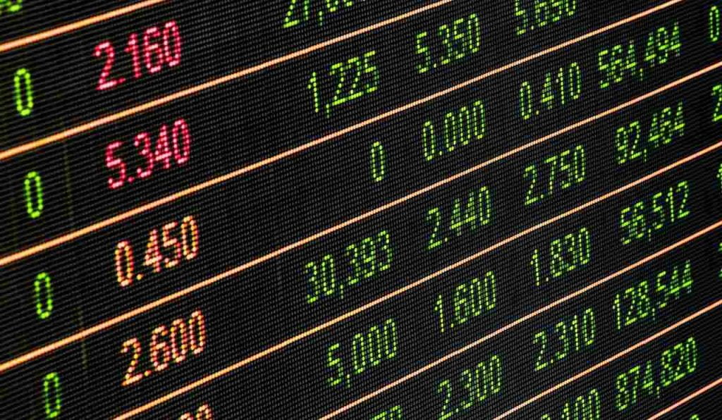 investing myths credits: https://www.pexels.com/@pixabay/