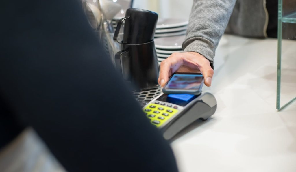 travel e-wallets Credits: https://www.pexels.com/@kampus/