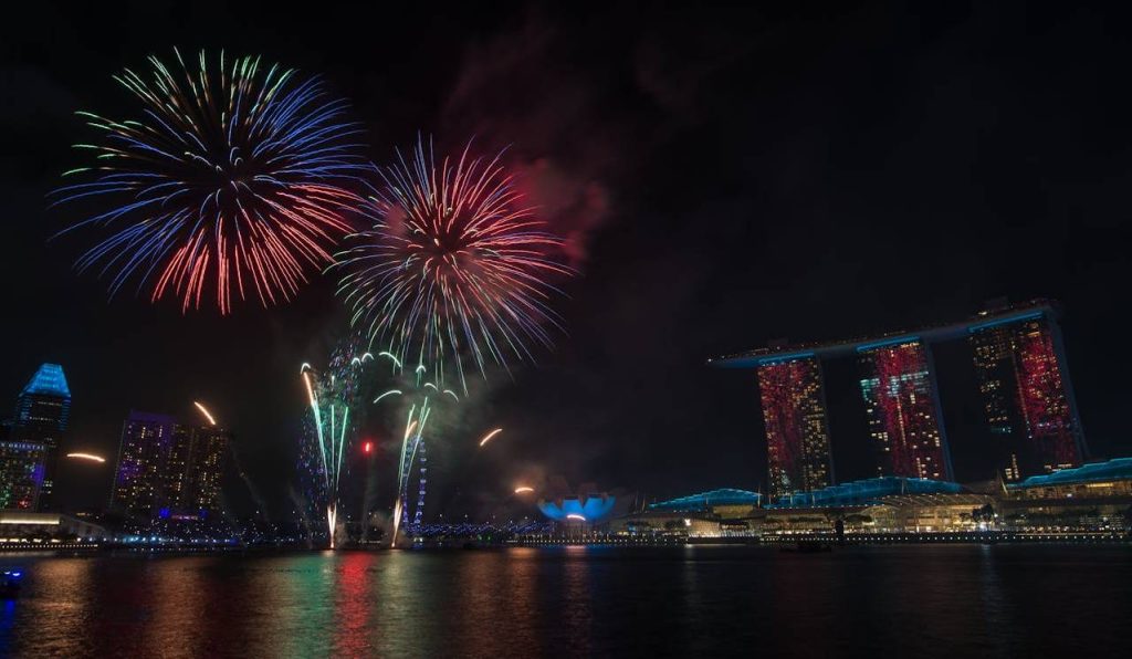 Hotels in Singapore for Fireworks Credits: https://www.pexels.com/@zett-foto-194587/