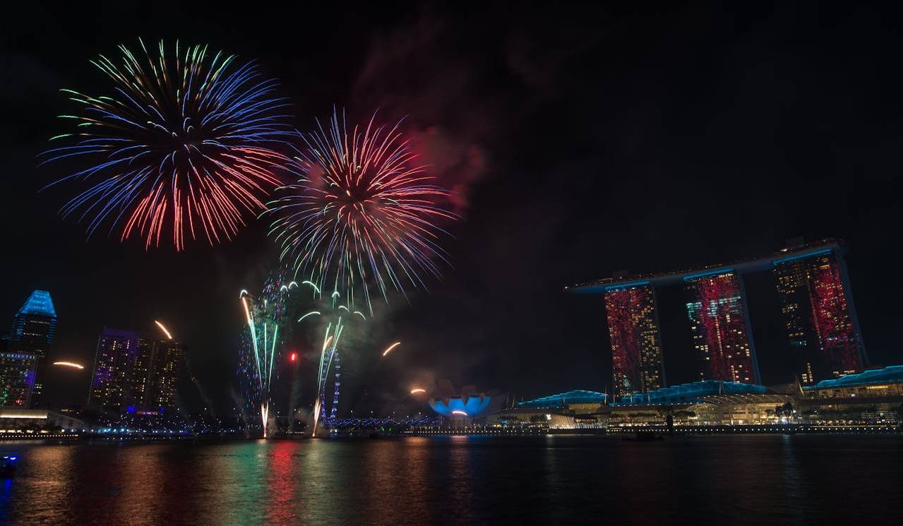 Hotels in Singapore for Fireworks Credits: https://www.pexels.com/@zett-foto-194587/